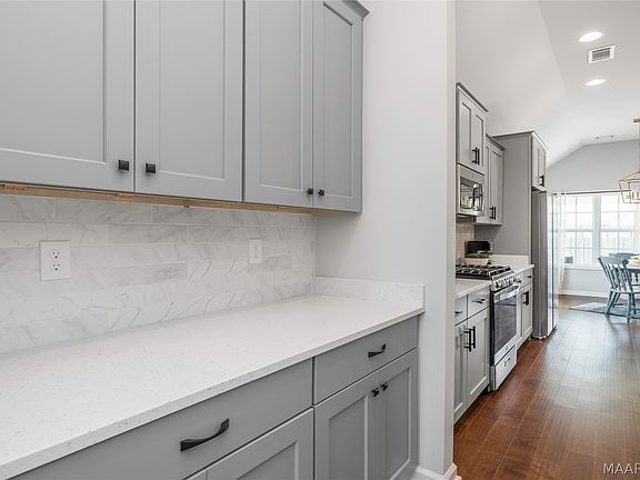 4th image of 342 Lismore Pl