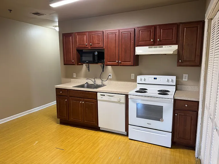 201 W Main St — Photo 10