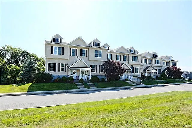 3 bed, 2.5 bath, 2000 sqft, $3,200 — Photo 1