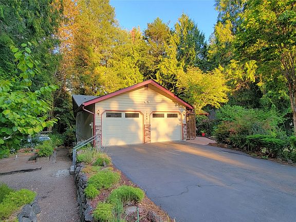 3rd image of 755 NW Creekside Ln