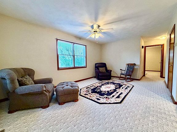 3rd image of 618 W Maple St
