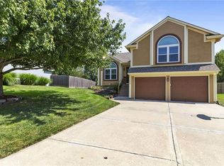 1008 NW Pennington Pl, Blue Springs, MO 64015