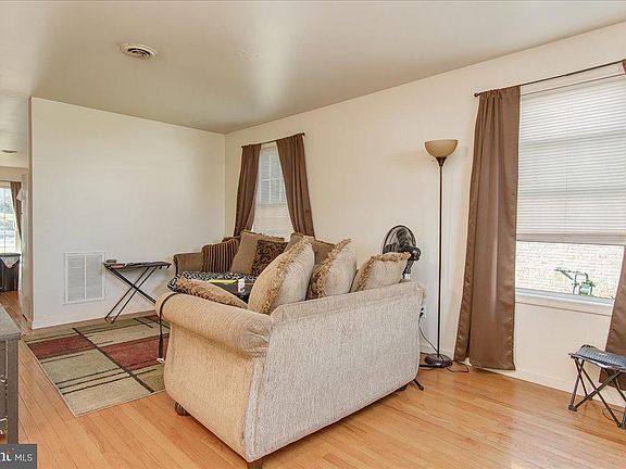4th image of 466 Mitchell Ave