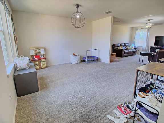 4th image of 1312 Gayle St