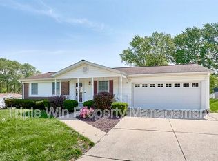2548 Bolton St, Saint Charles, MO 63301