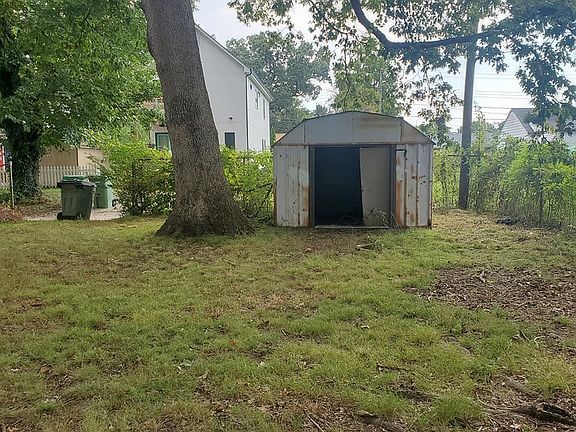 3rd image of 605 Cheatwood Ave