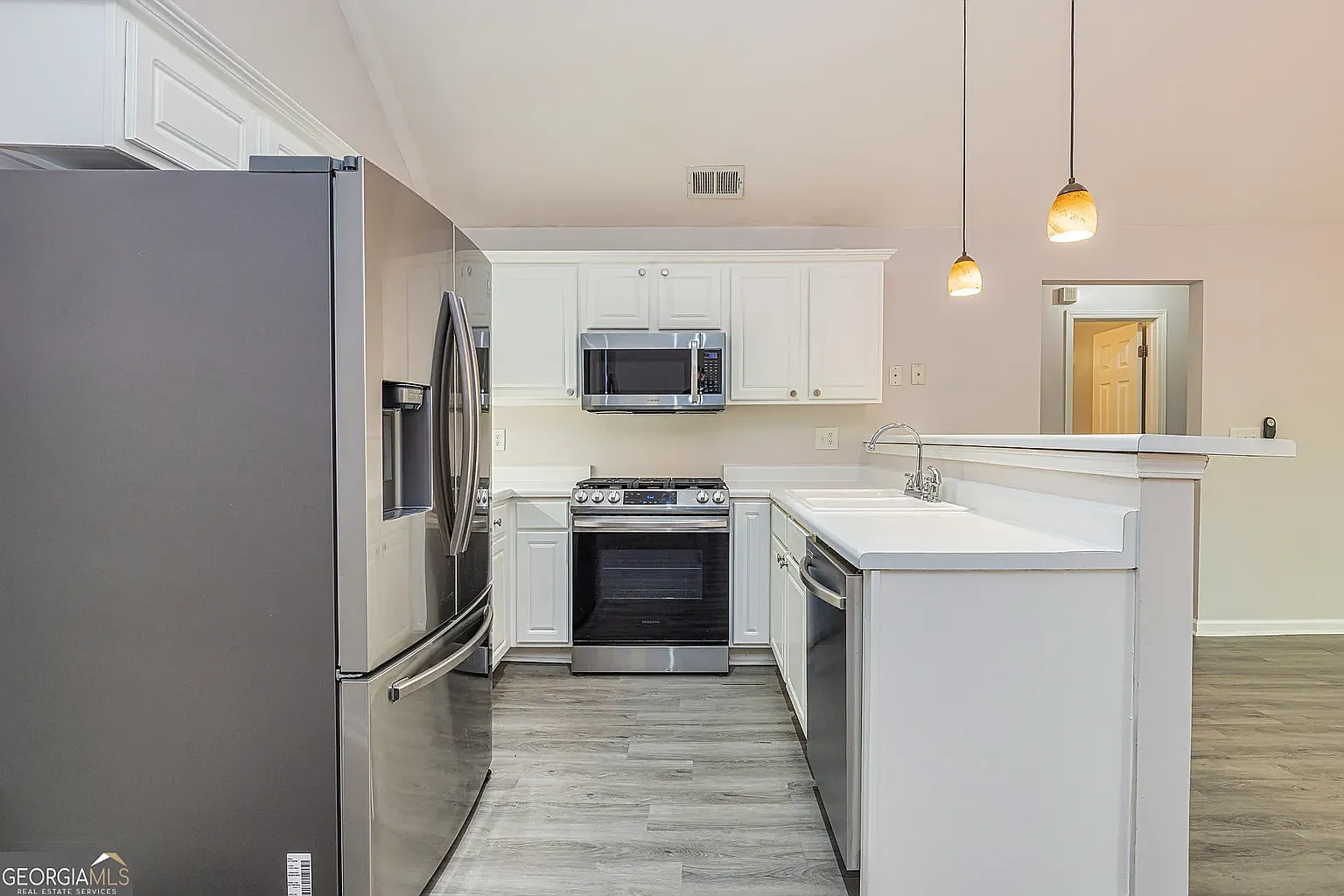 3 bed, 1417 sqft, $2,300 — Photo 4