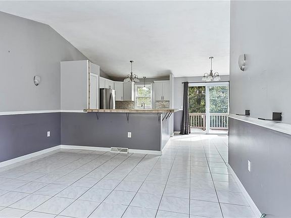 4th image of 120 Eastgate Dr