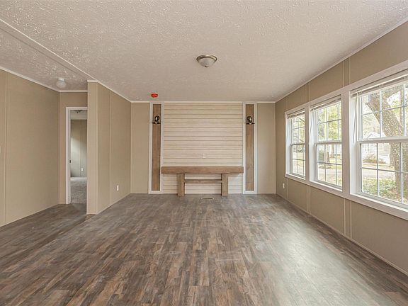 3rd image of 528 Lagrande Dr