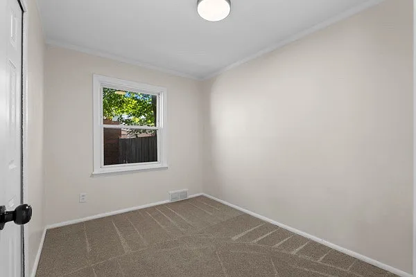 28232 Edward St — Photo 8