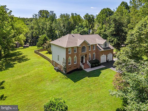 3rd image of 41719 Browns Farm Ln