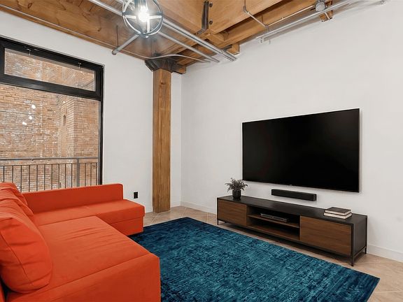 4th image of 509 Elm St APT 401