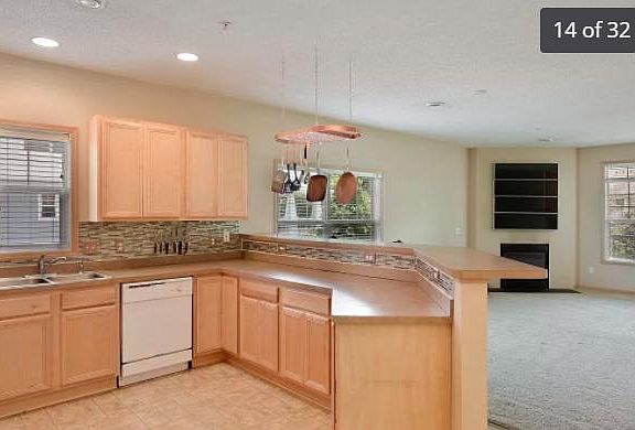 3rd image of 49 Underwood Ln N