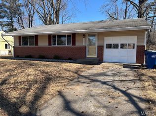 11035 Saturn Dr, Maryland Heights, MO 63043