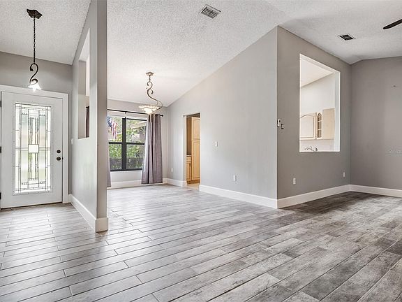 2nd image of 3304 Briarwood Ln