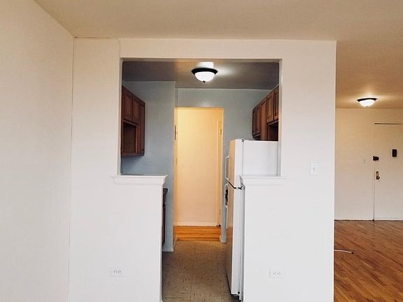 5th image of 2355 Randell Ave #2B