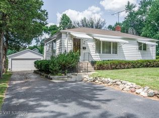 220 Tower Rd, Barrington, IL 60010