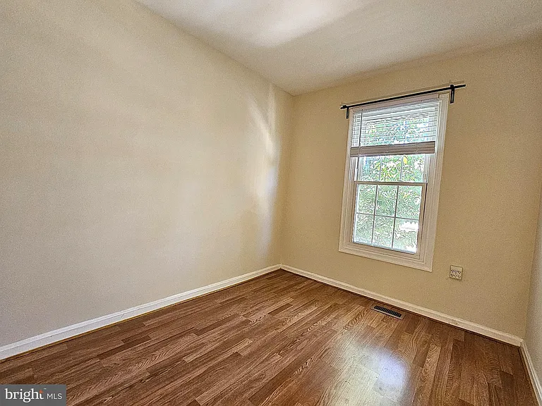 7339 Rokeby Dr — Photo 15