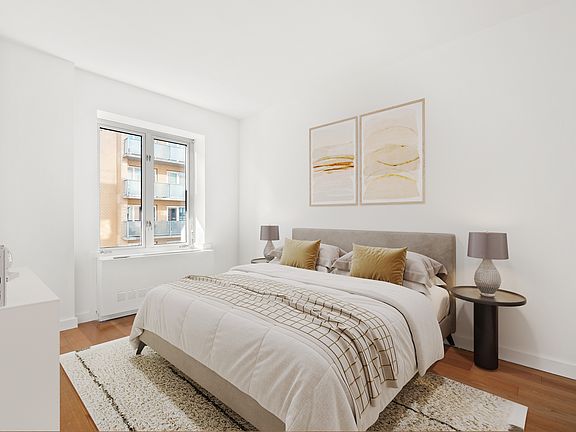 4th image of 4118 Crescent St APT 2J