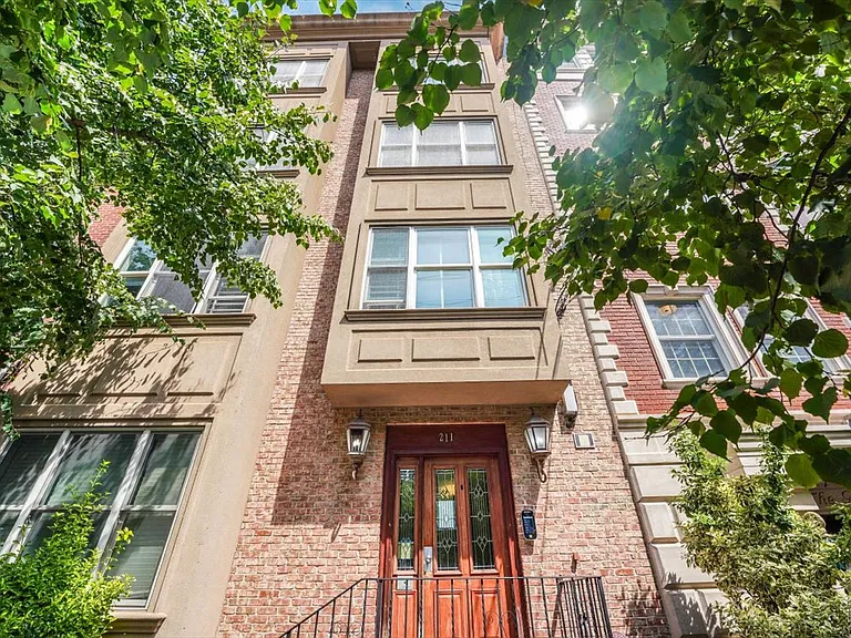 211 Madison St #4 — Photo 18