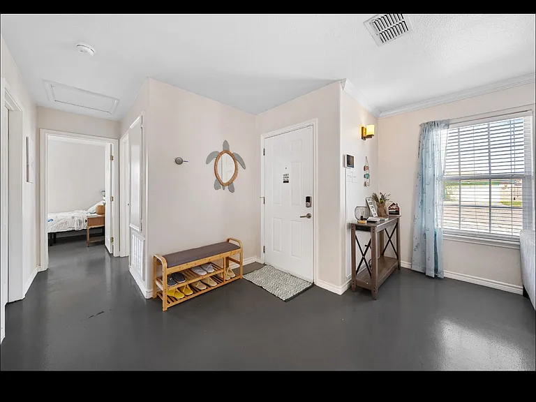 813 Oriole St — Photo 3