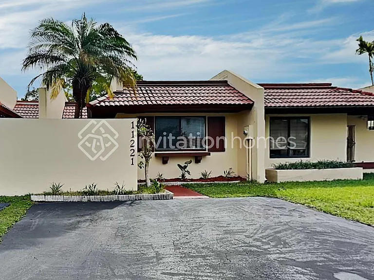 11221 SW 117th Ct — Photo 1