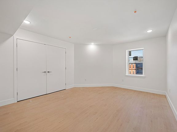 3rd image of 4041 Lancaster Ave #1