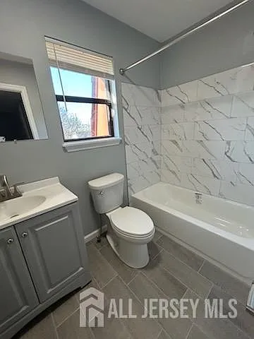 212 N Oaks Blvd — Photo 4