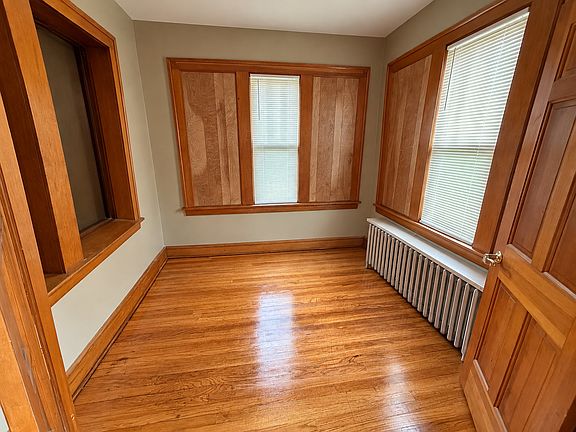 3rd image of 1626 Sheridan Rd APT 1