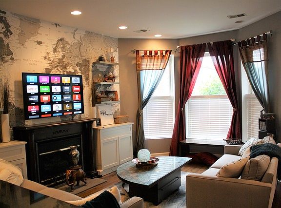 4th image of 600 W Arlington Pl #2