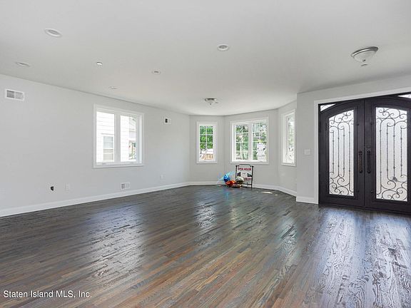 5th image of 24 Goff Ave