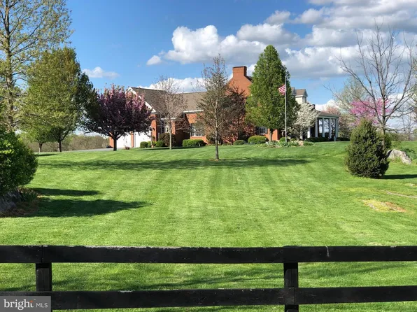 126 Heritage Knoll Ln, Summit Pt, WV 25446