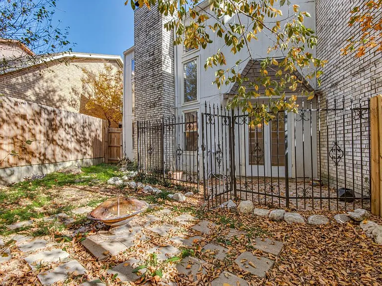 2100 Fleur De Lis Ct — Photo 12