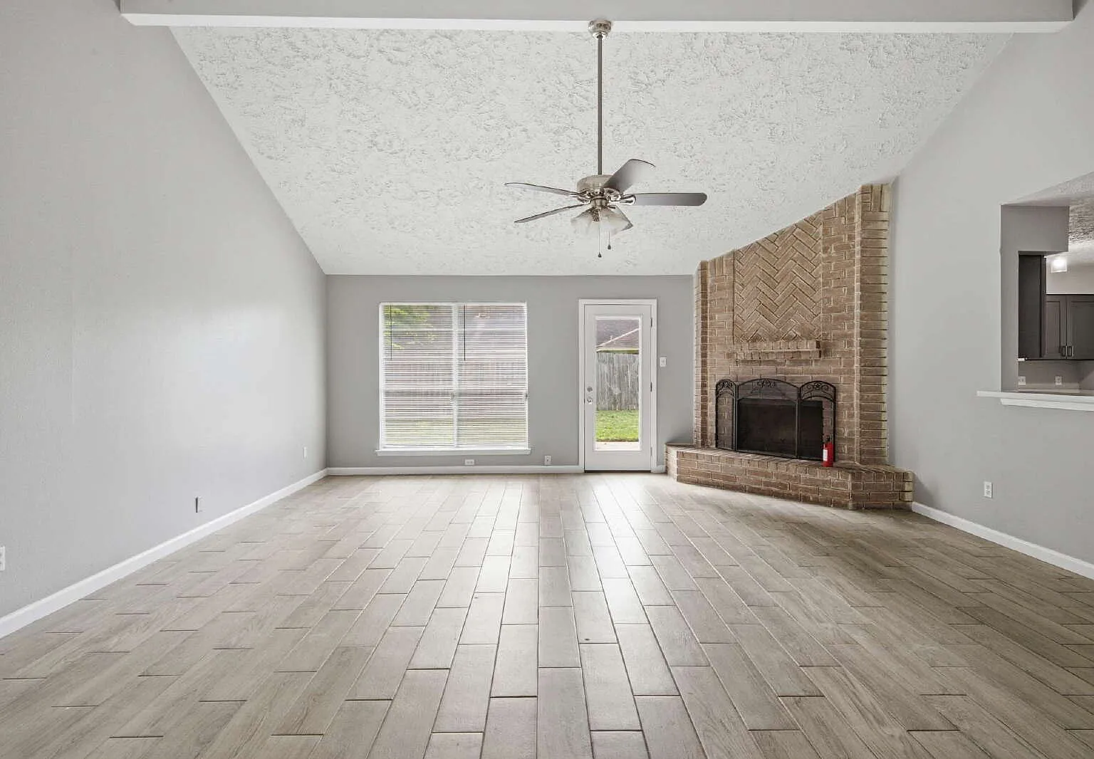 3 bed, 2.0 bath, 1510 sqft, $1,800 — Photo 3