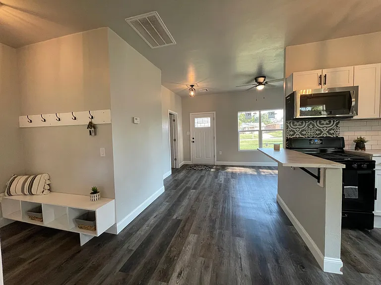 1317 E Broadway St — Photo 5