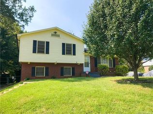 4809 Tanglebriar Dr, Charlotte, NC 28208