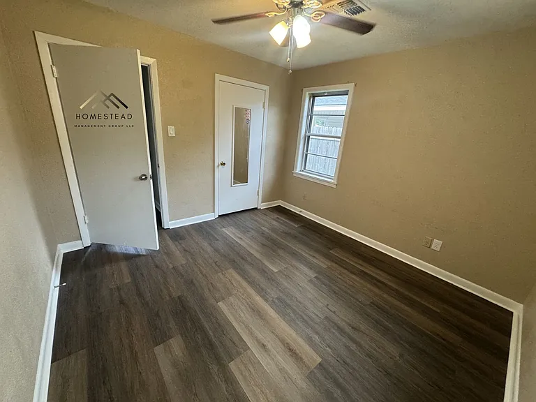 1704 Bradley St — Photo 13