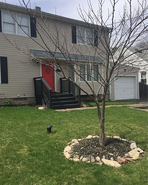 1st image of 319 Hunt Dr