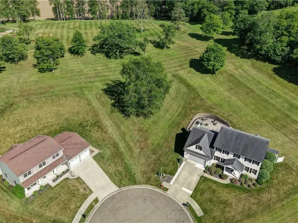 Briarwood Dr SE, New Philadelphia, OH 44663