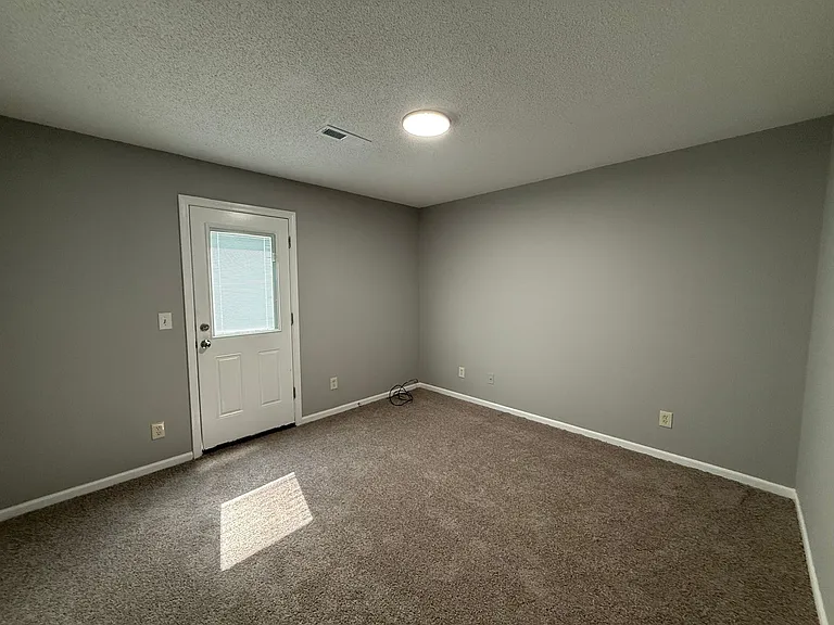 702 N Jackson St — Photo 5