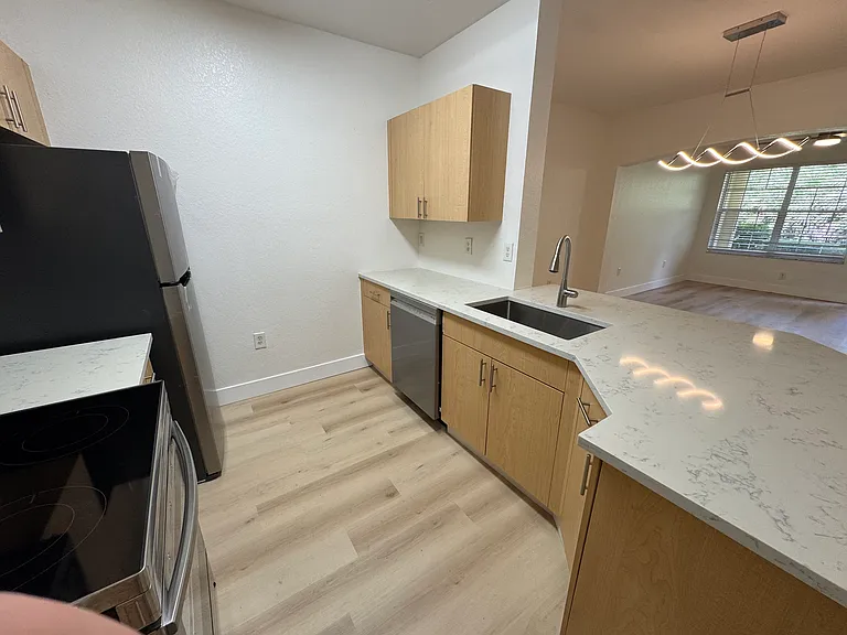 110 SW Peacock Blvd #102 — Photo 15