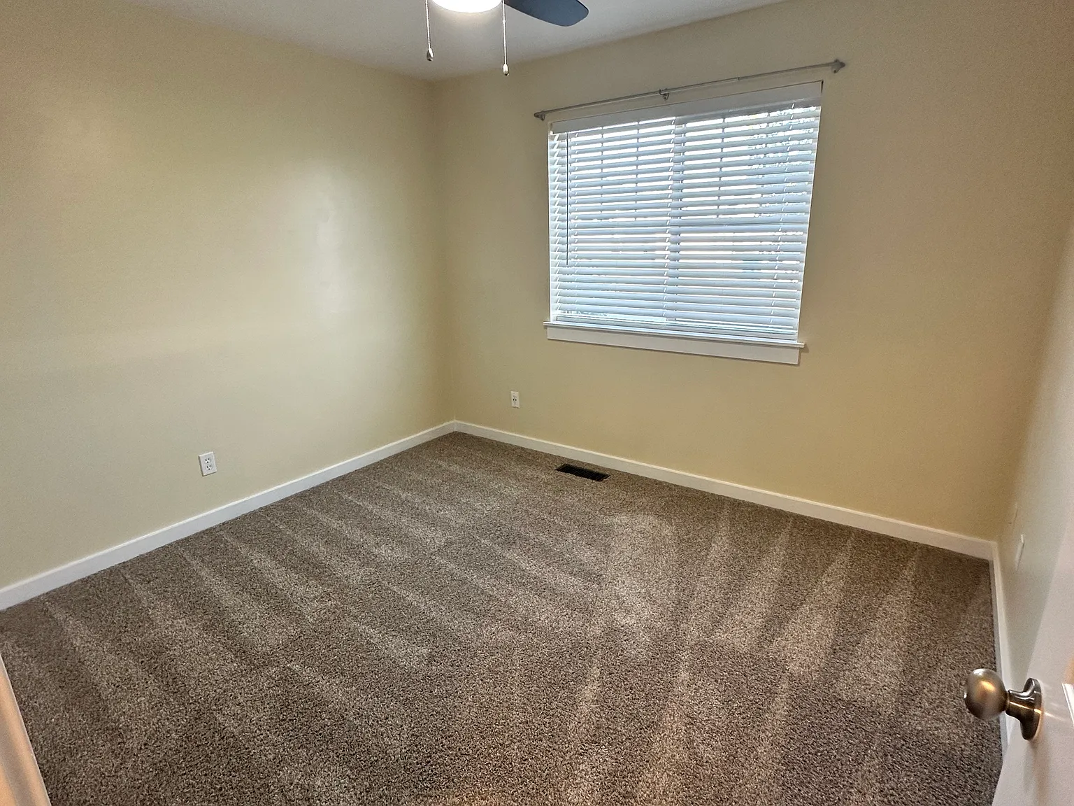 743 Zinnia St — Photo 3