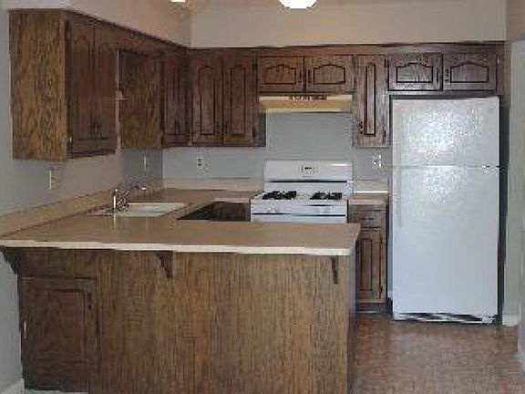 2nd image of 556 98th Ln NE