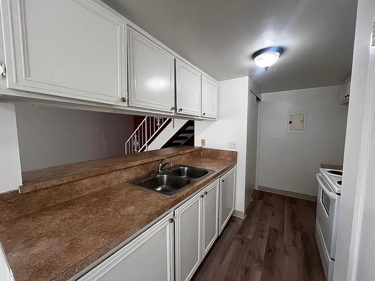 752 W Hemlock St — Photo 8