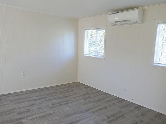 2nd image of 171 SW Birch Ave #0