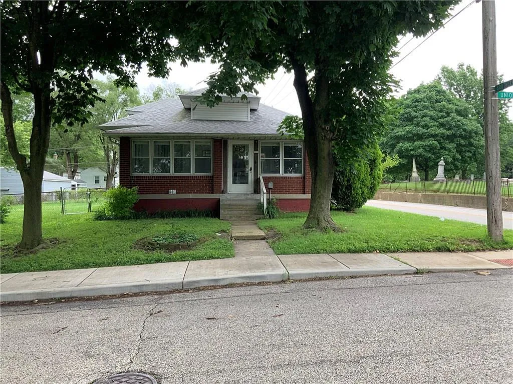 2559 Union St photo 1
