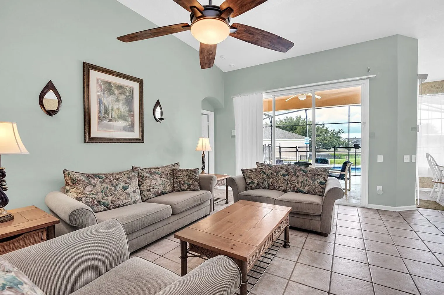 4 bed, 3.0 bath, 1840 sqft, $4,360 — Photo 3
