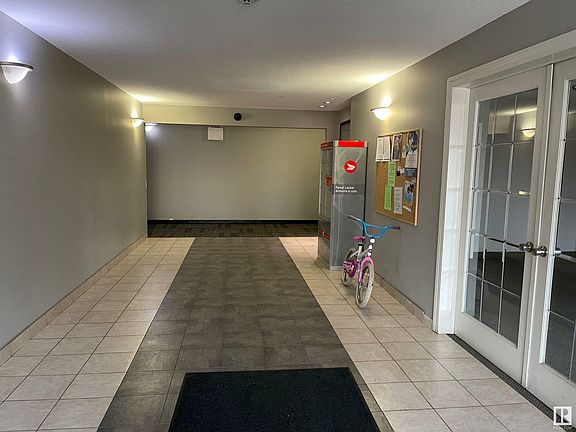3rd image of 4903 47th Ave #109