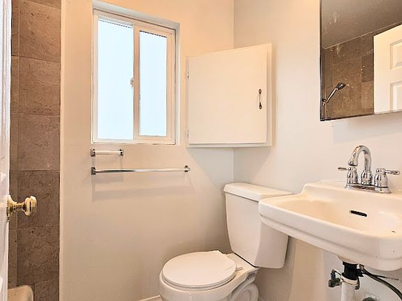 5th image of 4016 Georgia St #4008