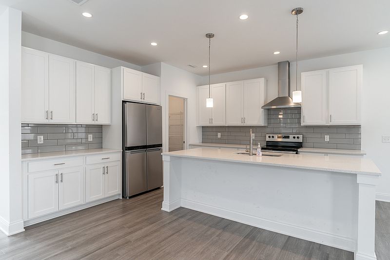 1st image of 1048 W 18th St #1